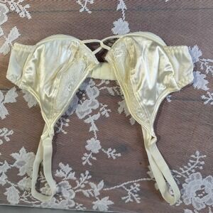 Vintage Vanity Fair Cream Lace Trim Strapless Bra Style 75 227 Size 32B